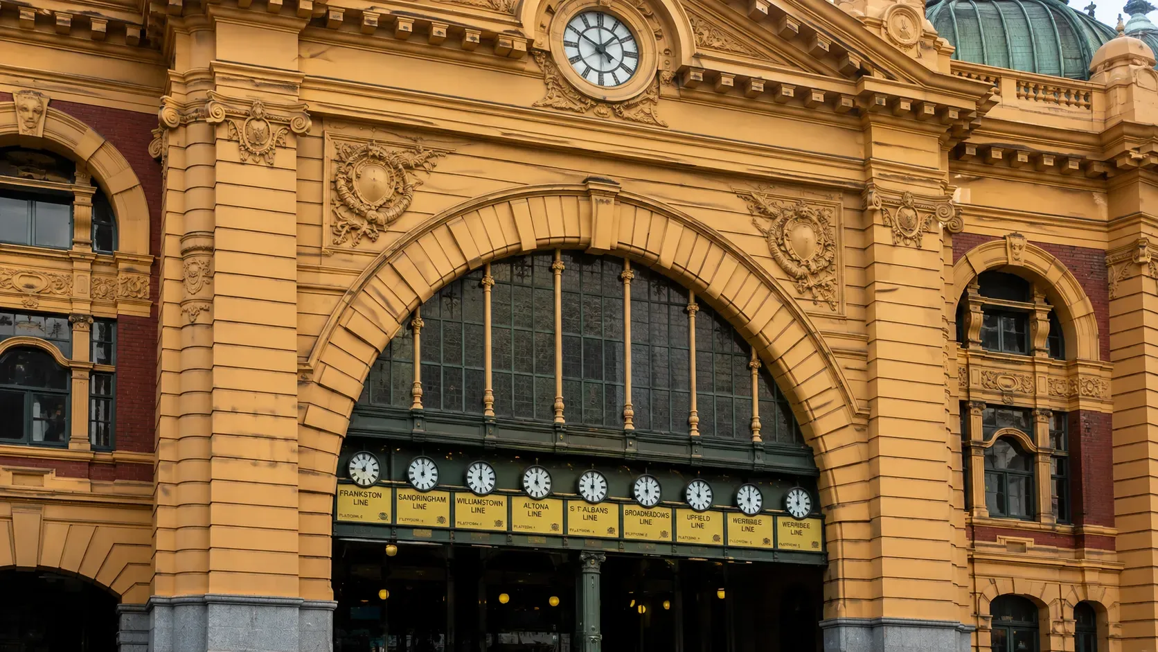 Flinders Street Railway Station Architecture and Famous Clocks