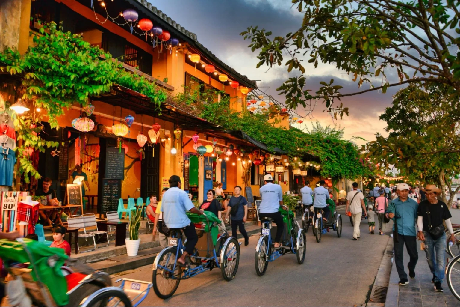 hoi an vietnam nightlife