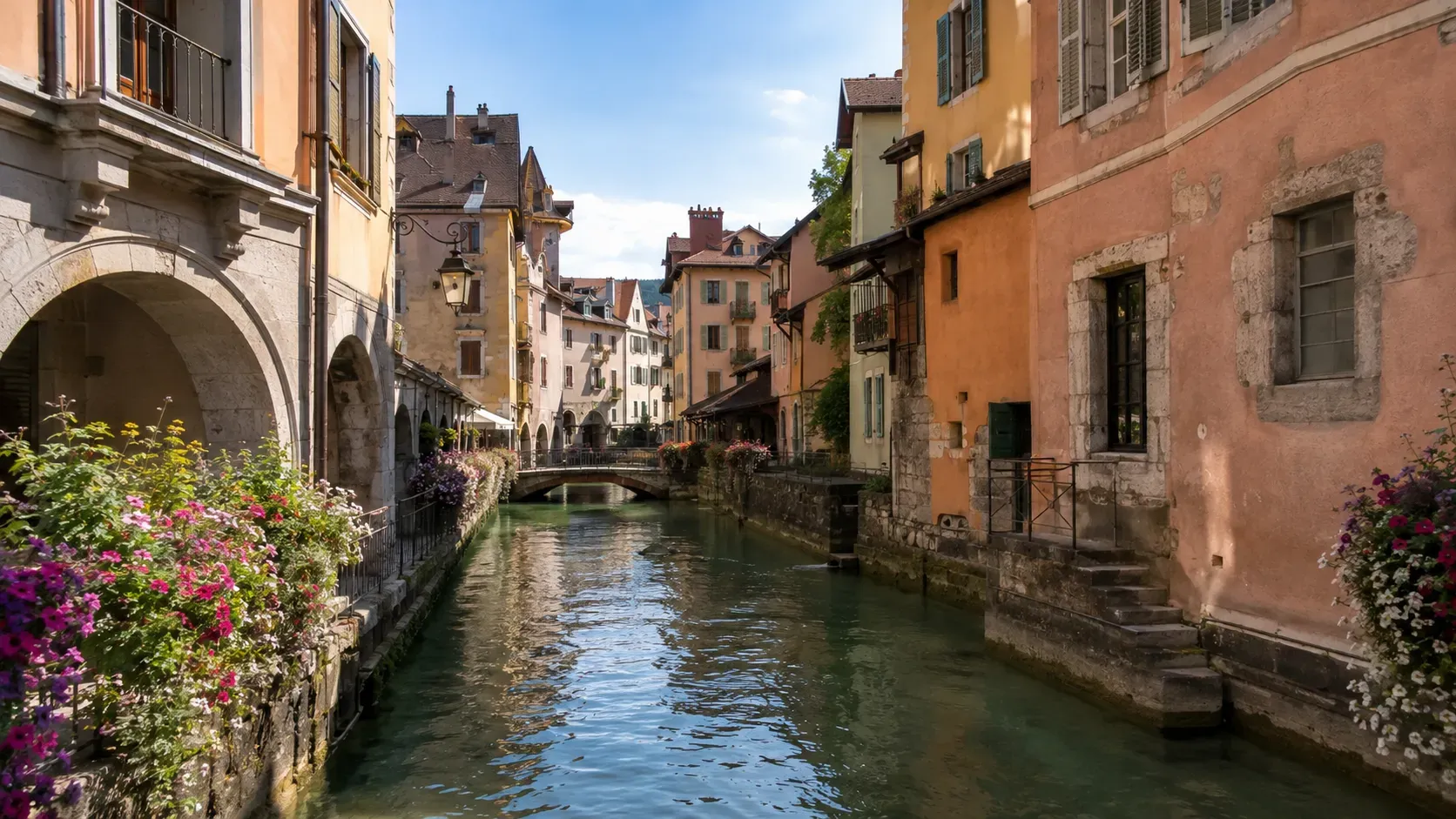 Thiou Canal and Vieille Ville