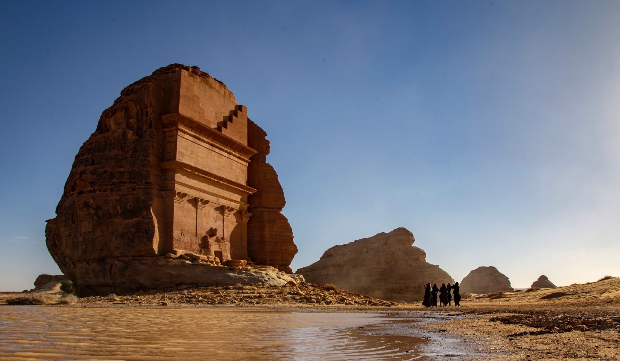 Qasr Al-Farid tomb in Hegra AlUla with visitors
