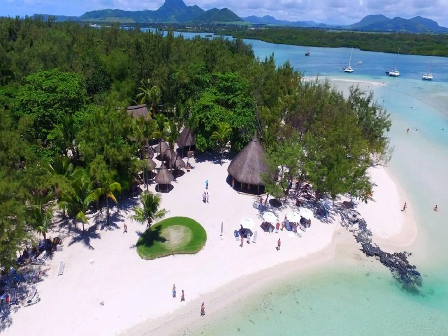 Ile Aux Cerfs - Boat Trip