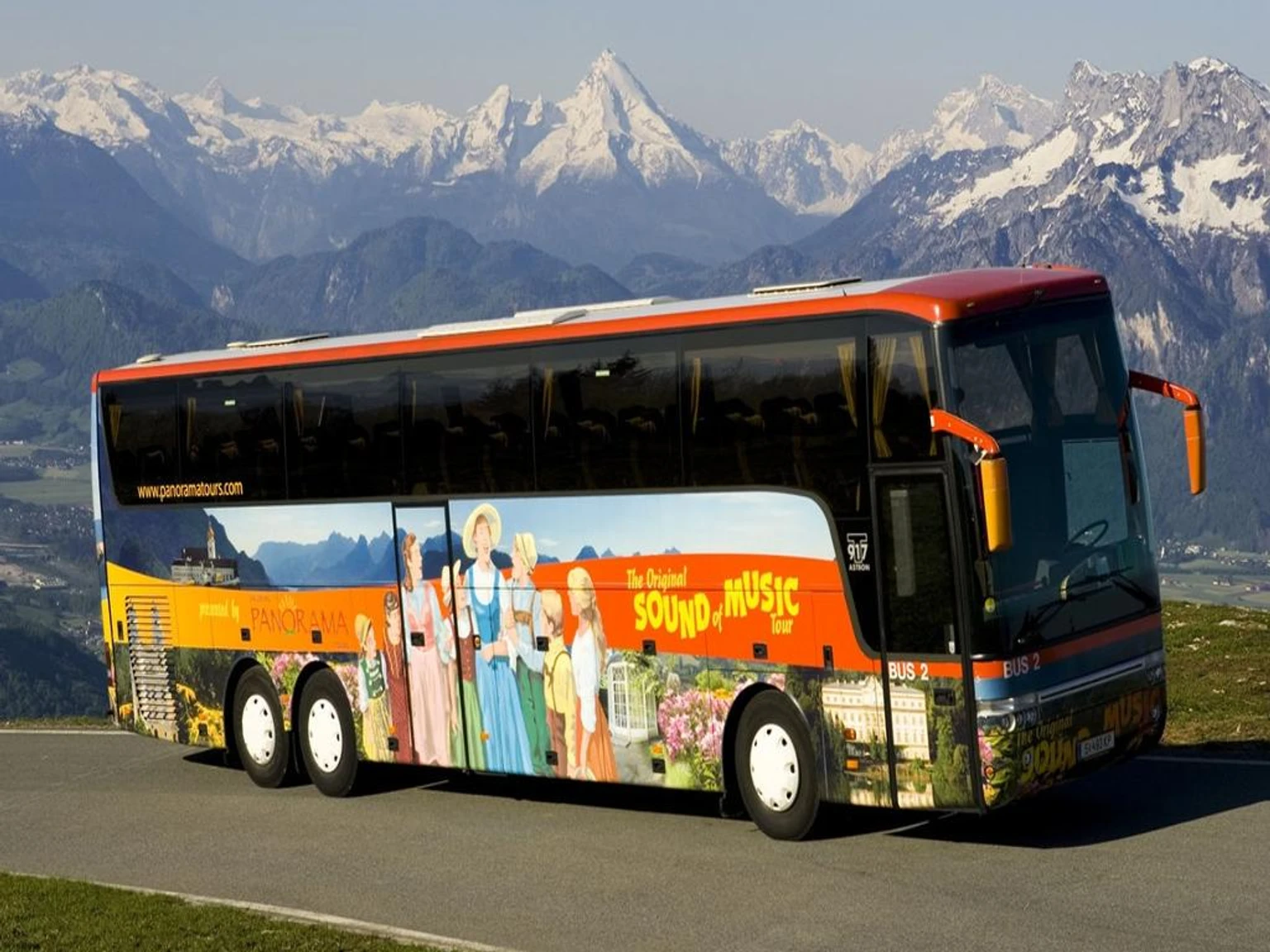 Sound of Music Tour with Schnitzel and Noodles