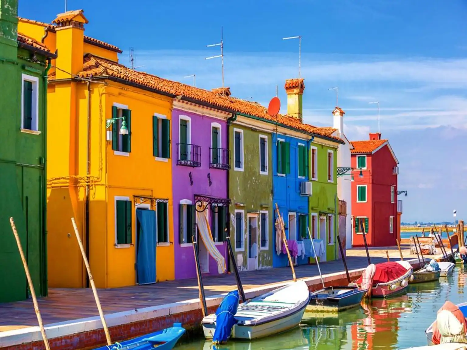 Tour to the Islands of Burano and Murano with Optional Stop at Torcello