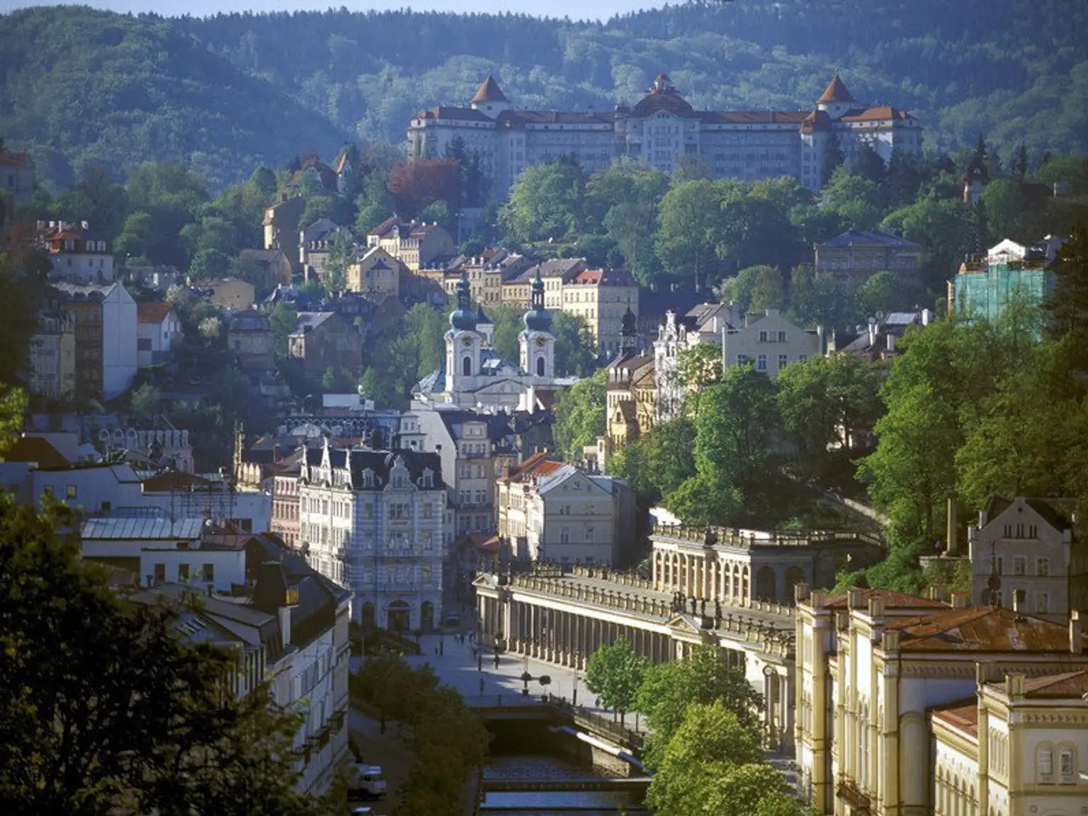 Discover Karlovy Vary with lunch