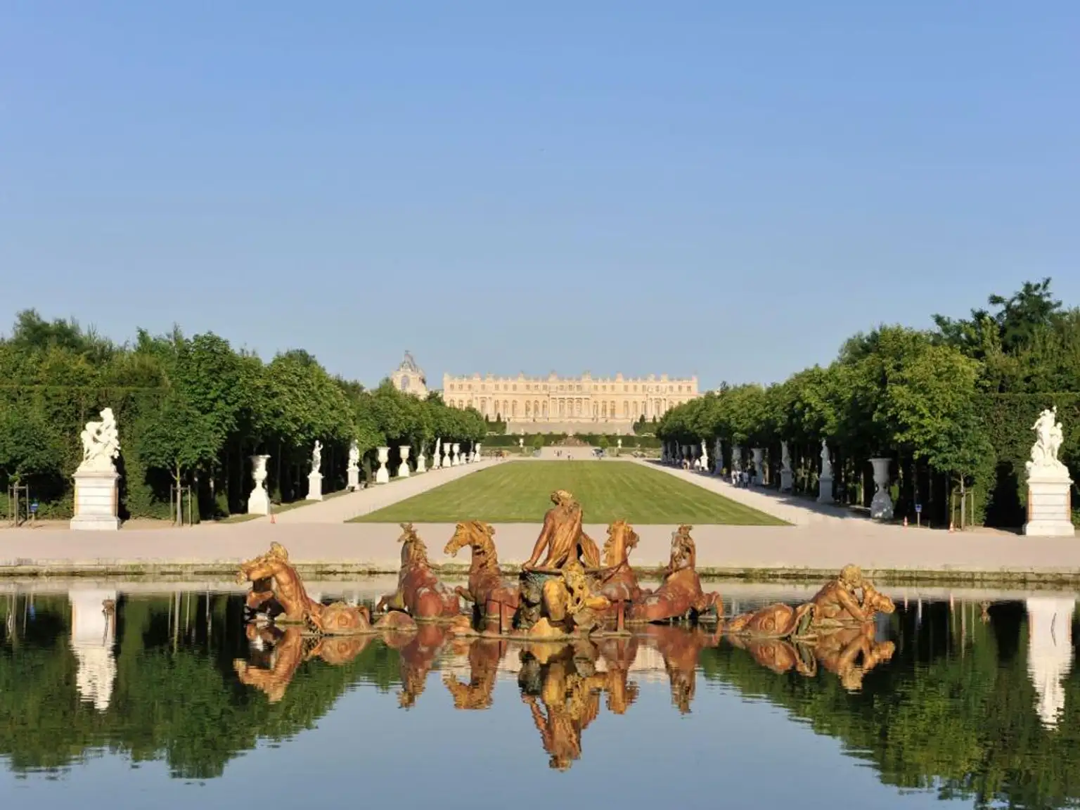 Paris to Versailles Shuttle Bus Service with Versailles Palace Priority Access Ticket