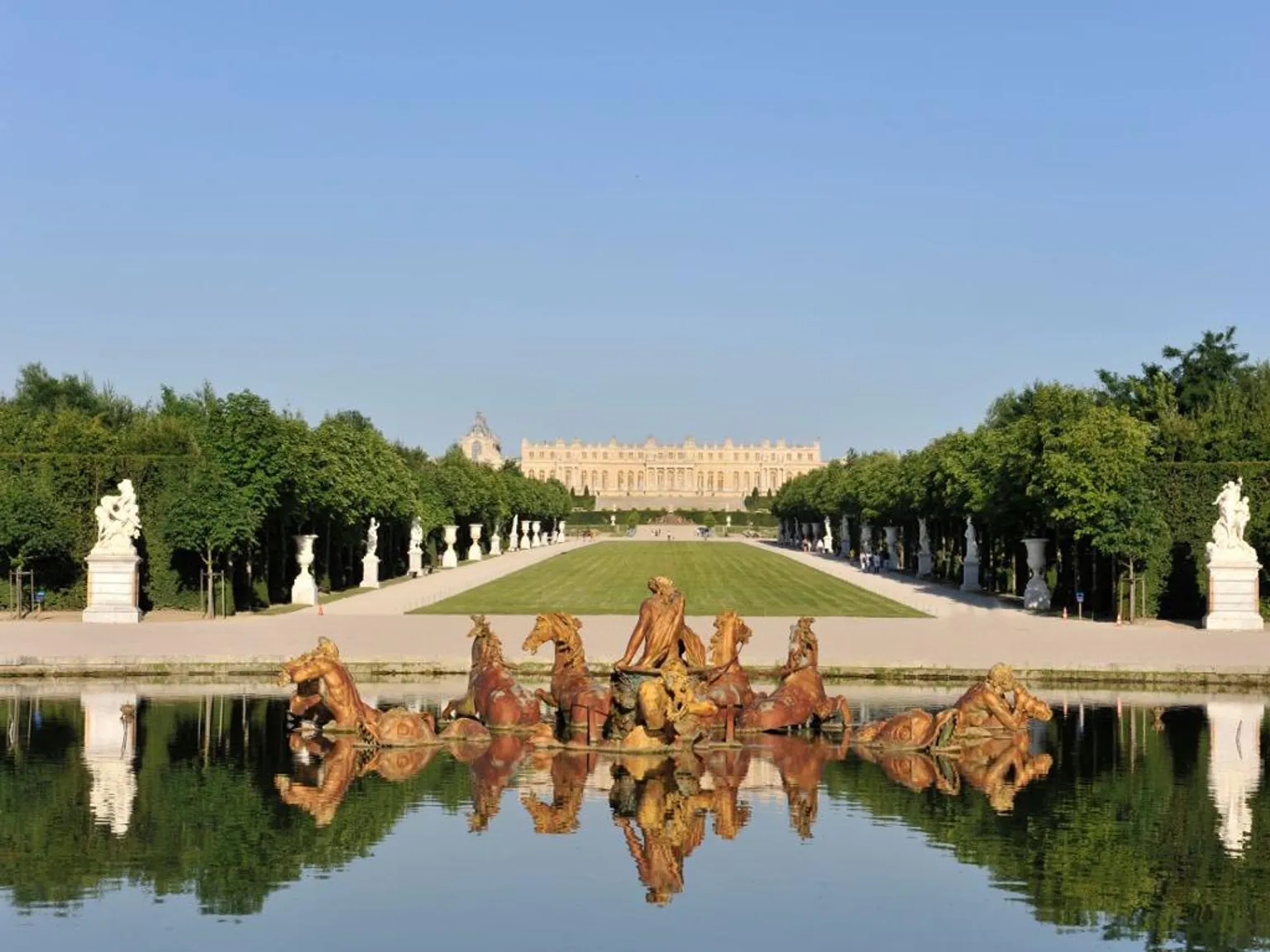 Paris to Versailles Shuttle Bus Service with Versailles Palace Priority Access Ticket