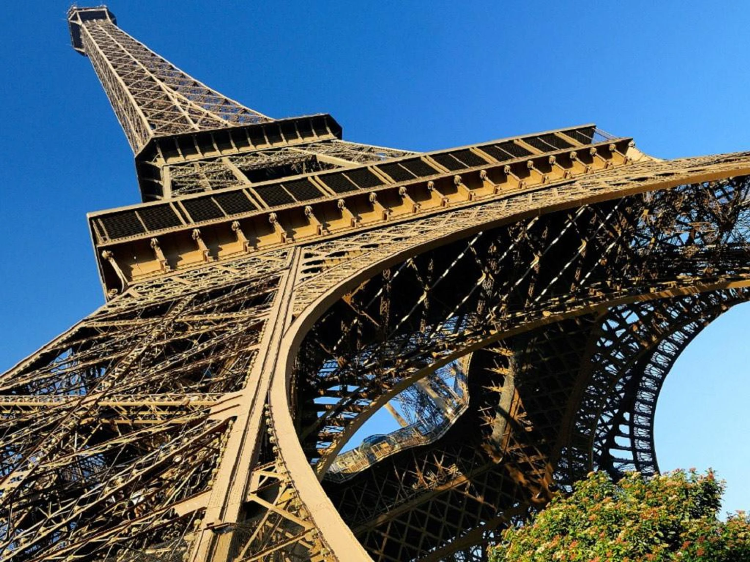 Eiffel Tower 2nd Floor Ticket with Priority Access and Audioguide
