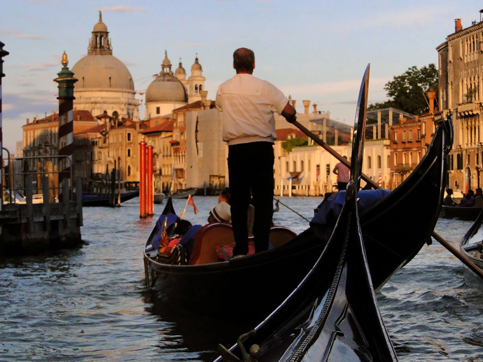 Morning Walking Tour in Venice and Gondola Ride