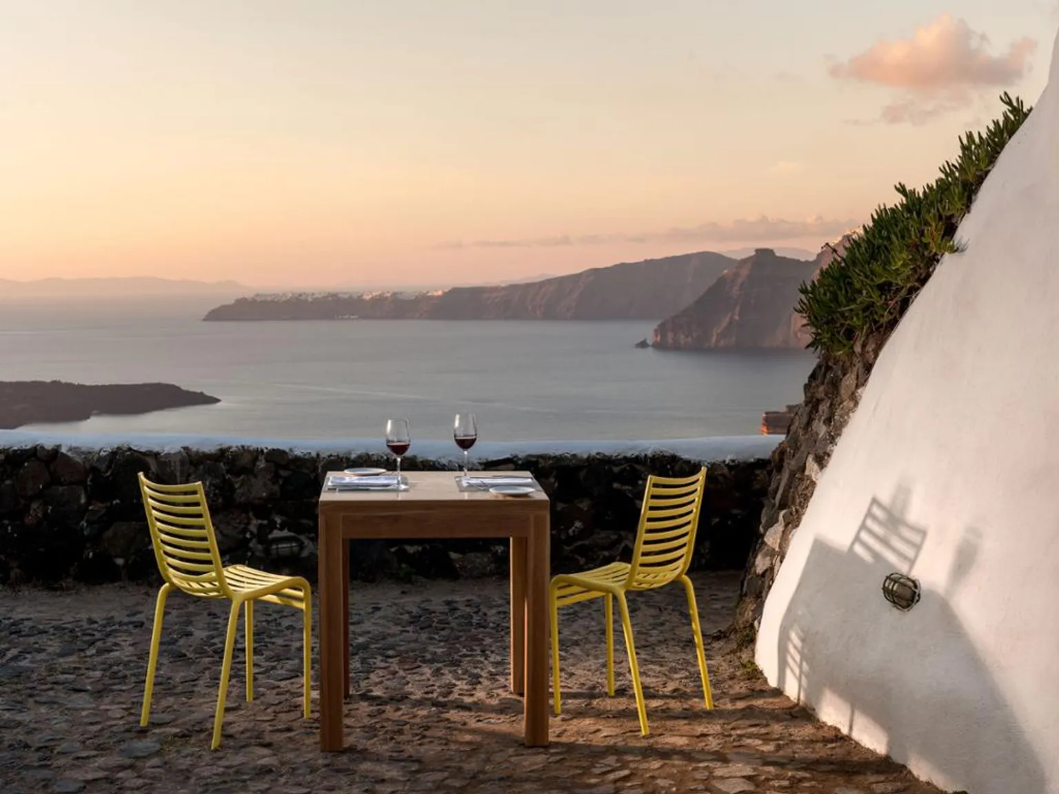 Traditional Santorini: Akrotiri, Emporio, Perissa Beach, Profitis Ilias, Oia - Full-Day Bus Tour
