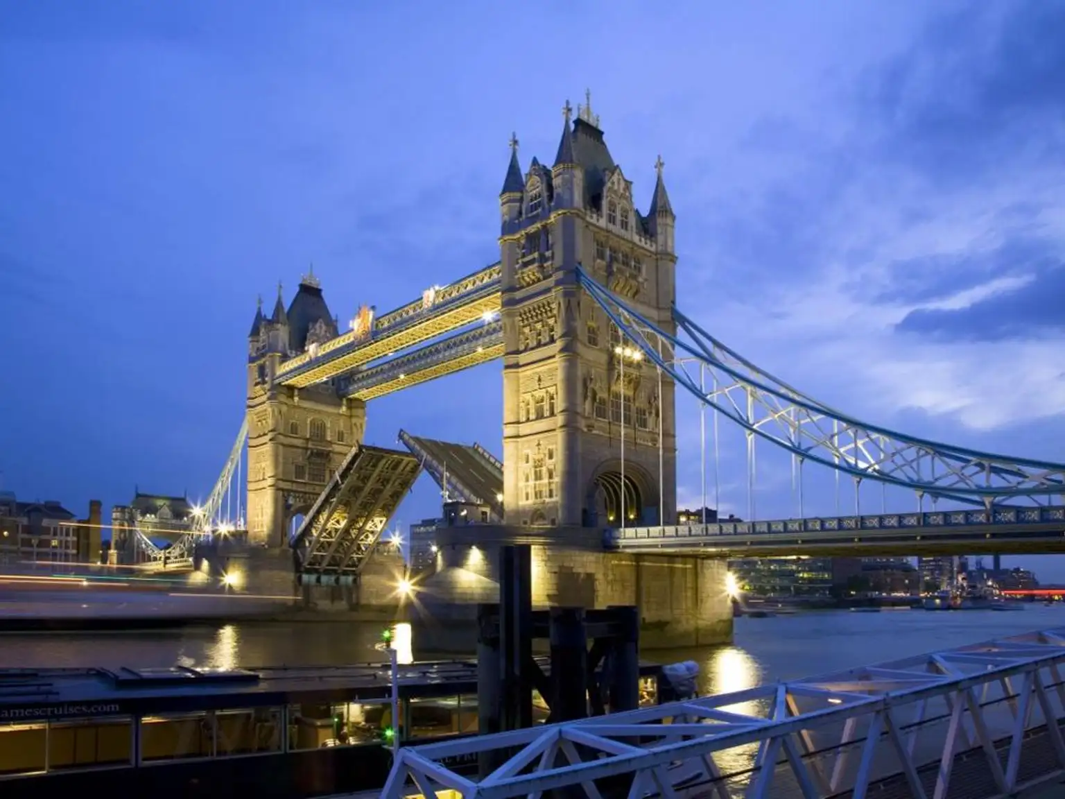 Evening Cruise Experience on the River Thames