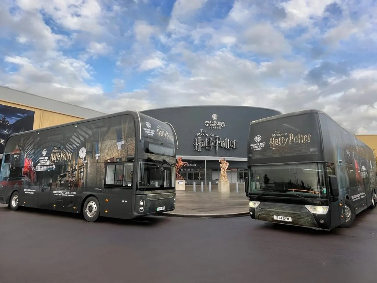 Warner Bros.Studio Tour - The Making of Harry Potter with Return Coach Transportation