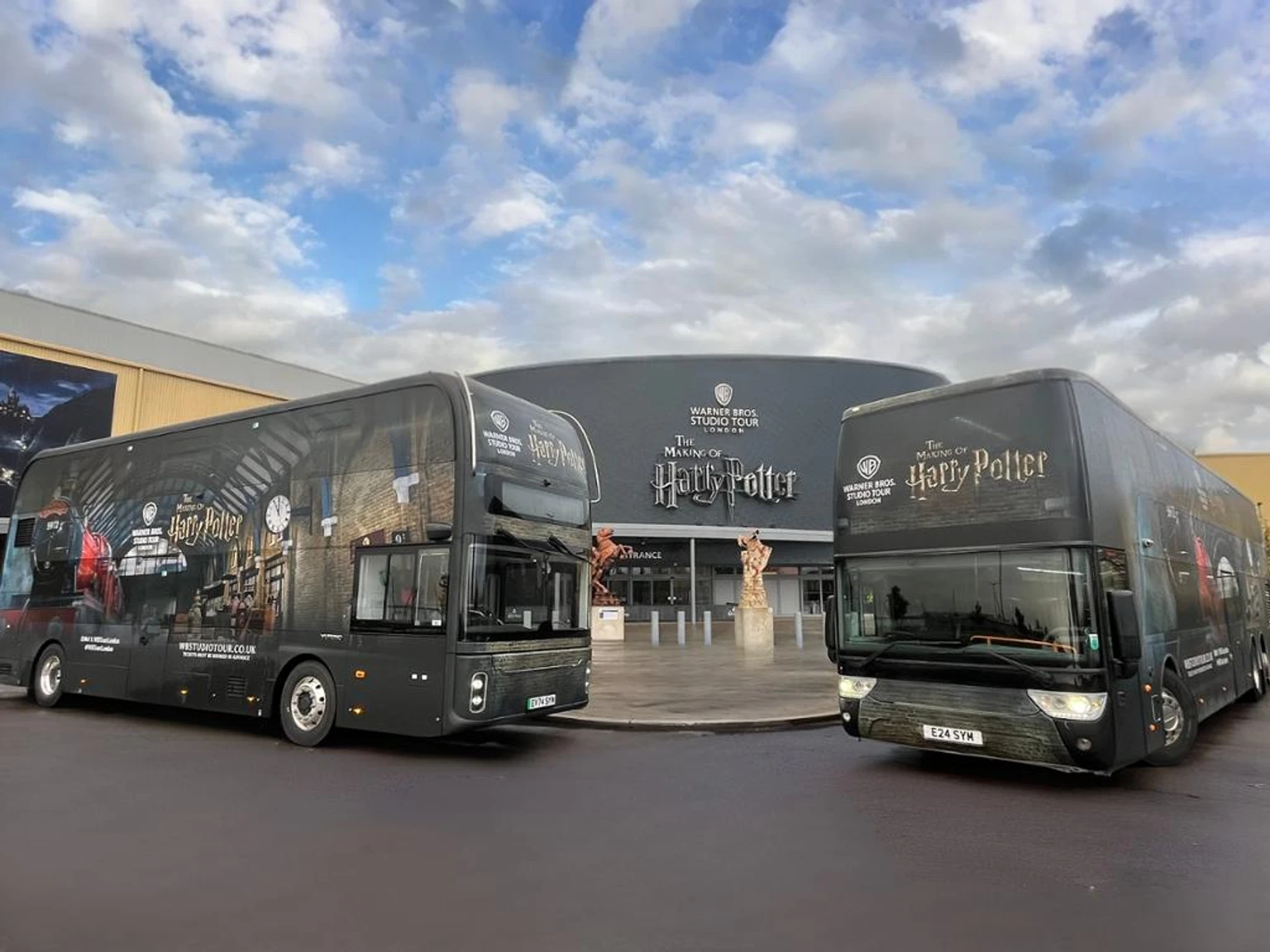 Warner Bros.Studio Tour - The Making of Harry Potter with Return Coach Transportation