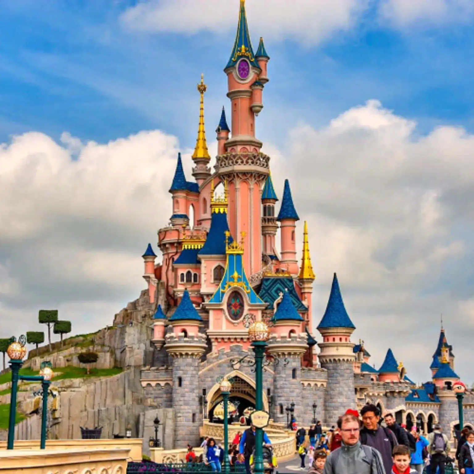 Parisian Delights: Seine Cruise & Eiffel Tower Lunch
