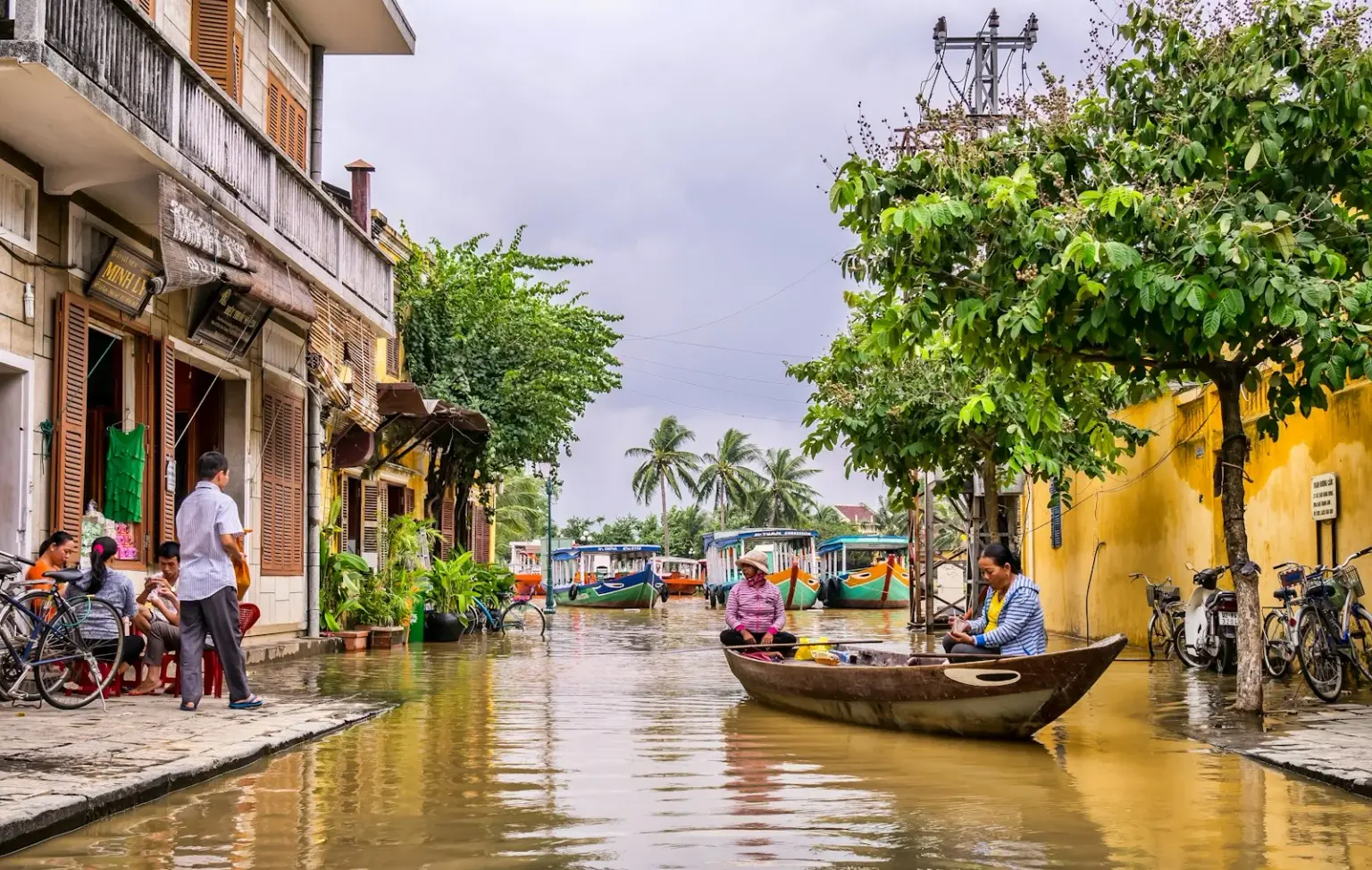 Vietnam Shopping Tour Packages