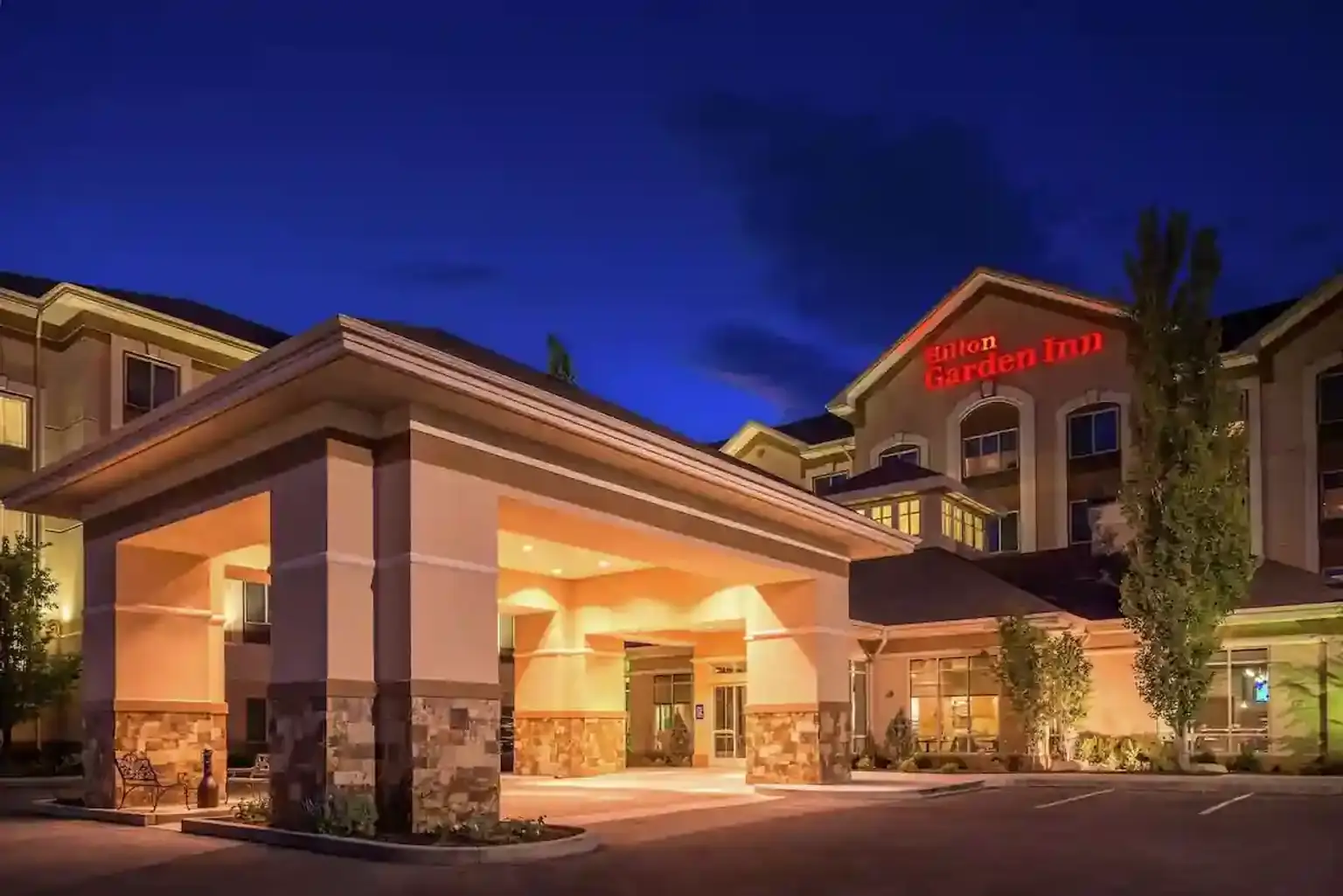 Little America Hotel Salt Lake City / Hilton Garden Inn Salt Lake City Downtown