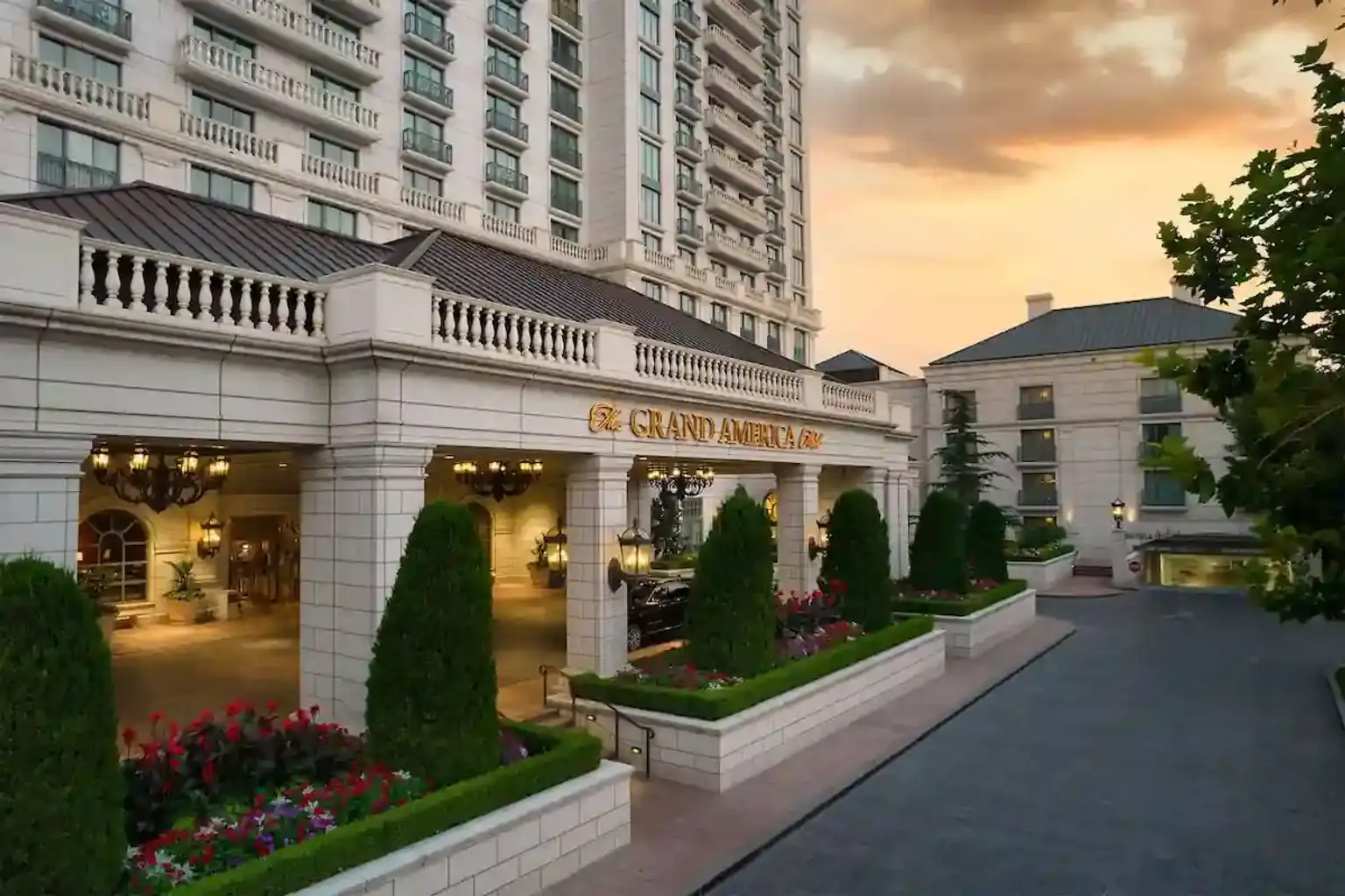 The Grand America Hotel / Hyatt Place Salt Lake City Downtown The Gateway