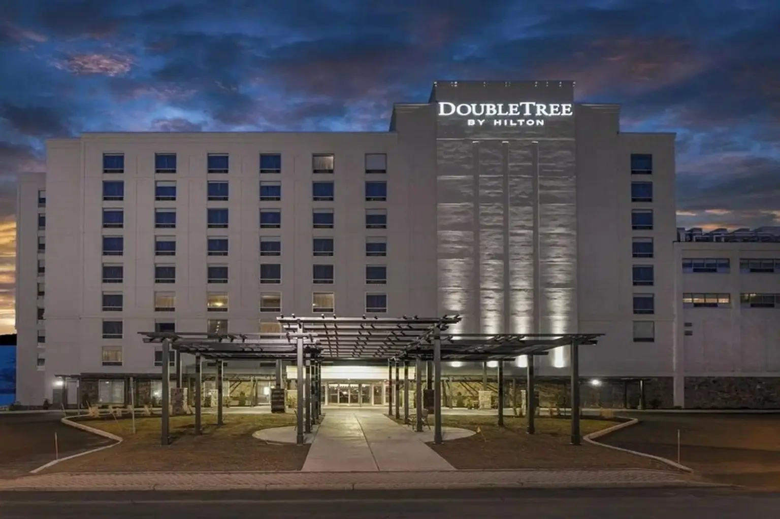 DoubleTree by Hilton Hotel Niagara Falls New York or similar