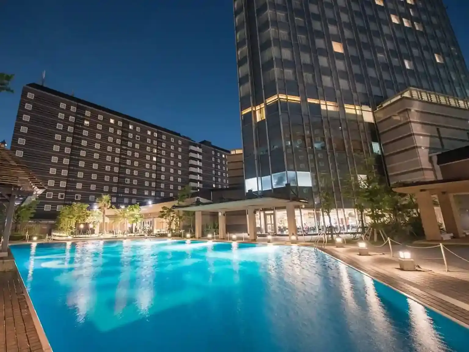 Apa Hotel & Resort Tokyo Bay Makuhari or Similar