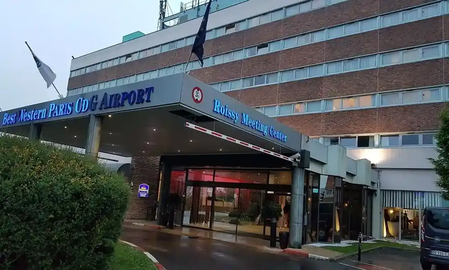 Hôtel Mercure Paris Roissy / Hotel Inn CDG / Hotel Forest Hill Paris / GT CDG Villepinte or similar