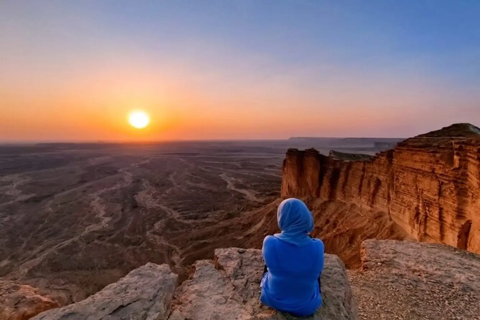 Riyadh Edge of the World Guided Hiking & Dinner