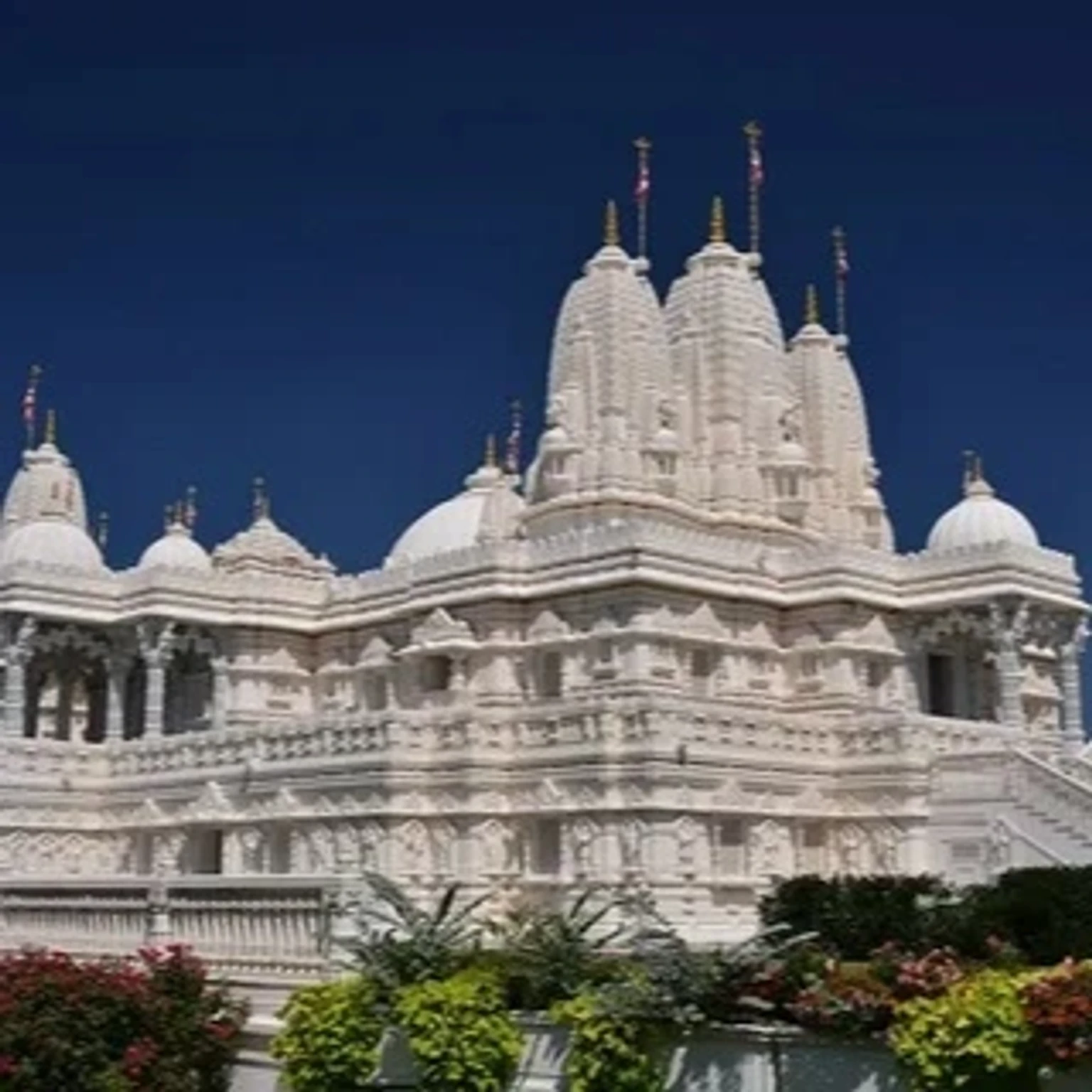 Holiday package display featuring iconic Abu Dhabi landmarks and attractions.