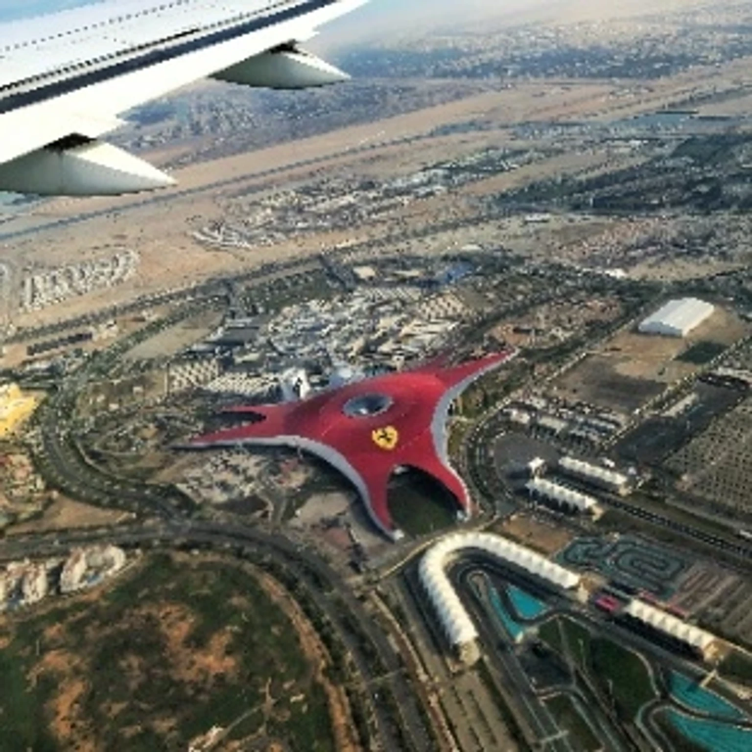 Luxurious holiday package in Abu Dhabi showcasing stunning resorts and attractions.