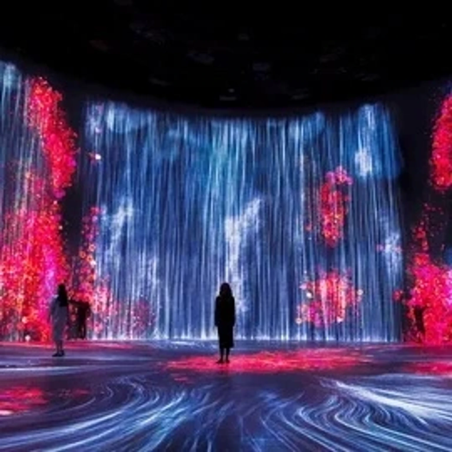 Stunning holiday packages showcasing the luxurious attractions of Abu Dhabi.