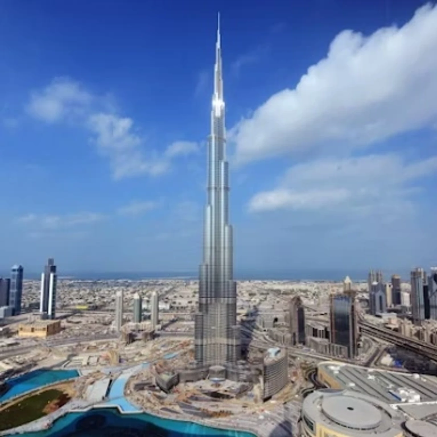 "Luxurious holiday packages featuring iconic Dubai landmarks and attractions"