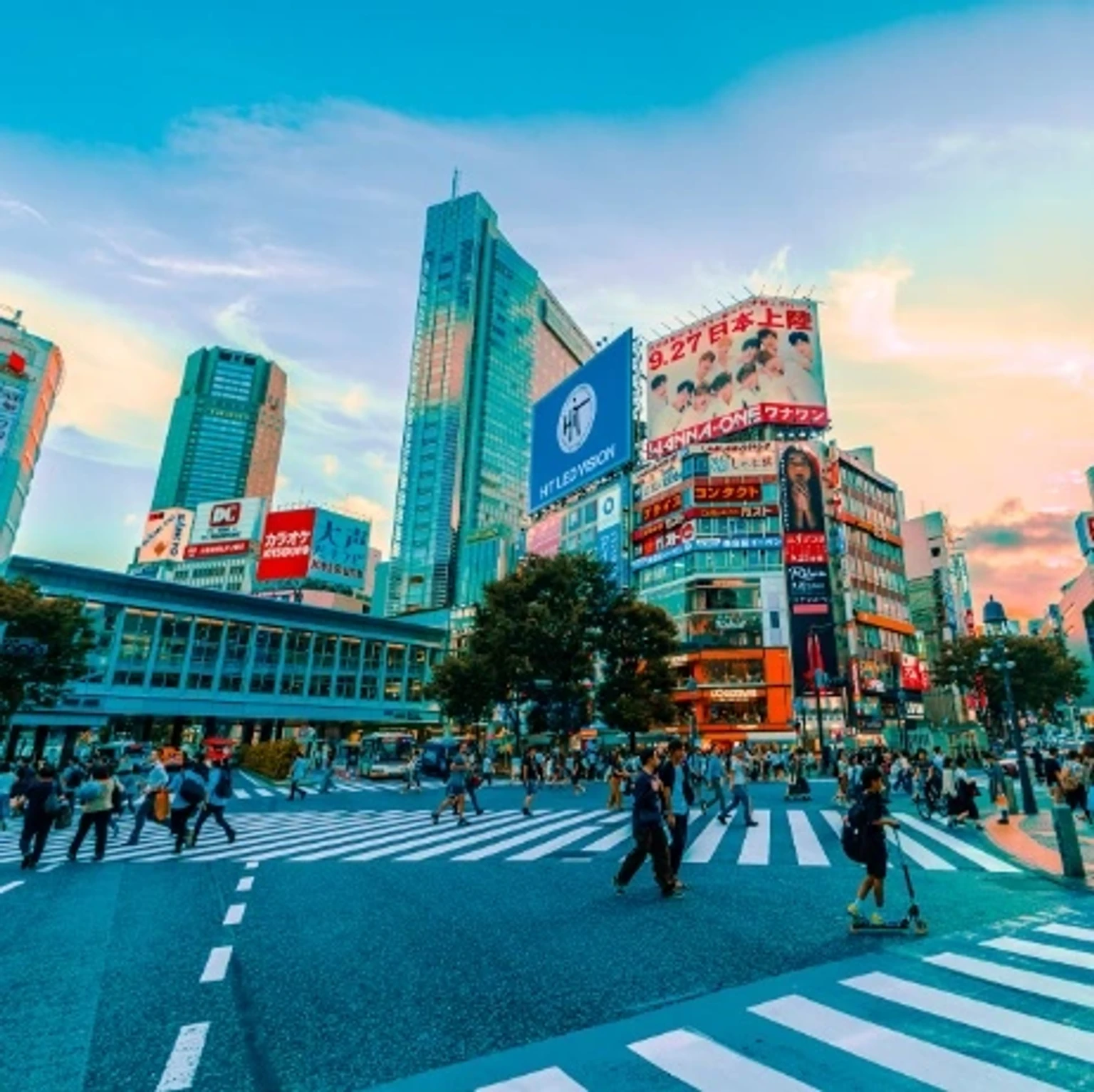 Stunning holiday packages showcasing picturesque landscapes and cultural experiences in Japan.