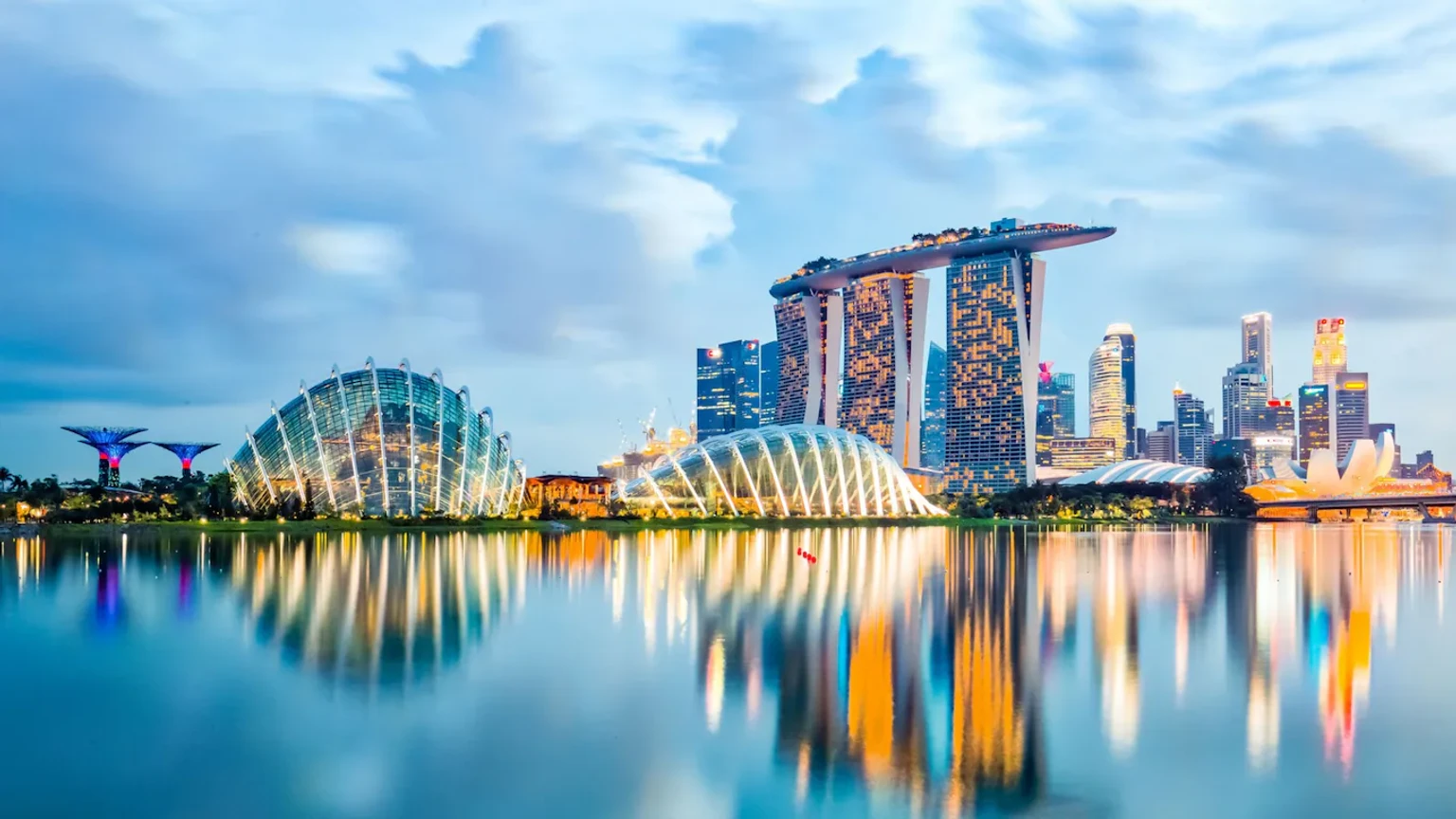 Signature Singapore with Disney Adventure Voyage