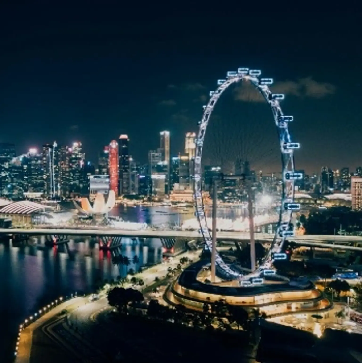Holiday packages showcasing iconic attractions and experiences in Singapore.