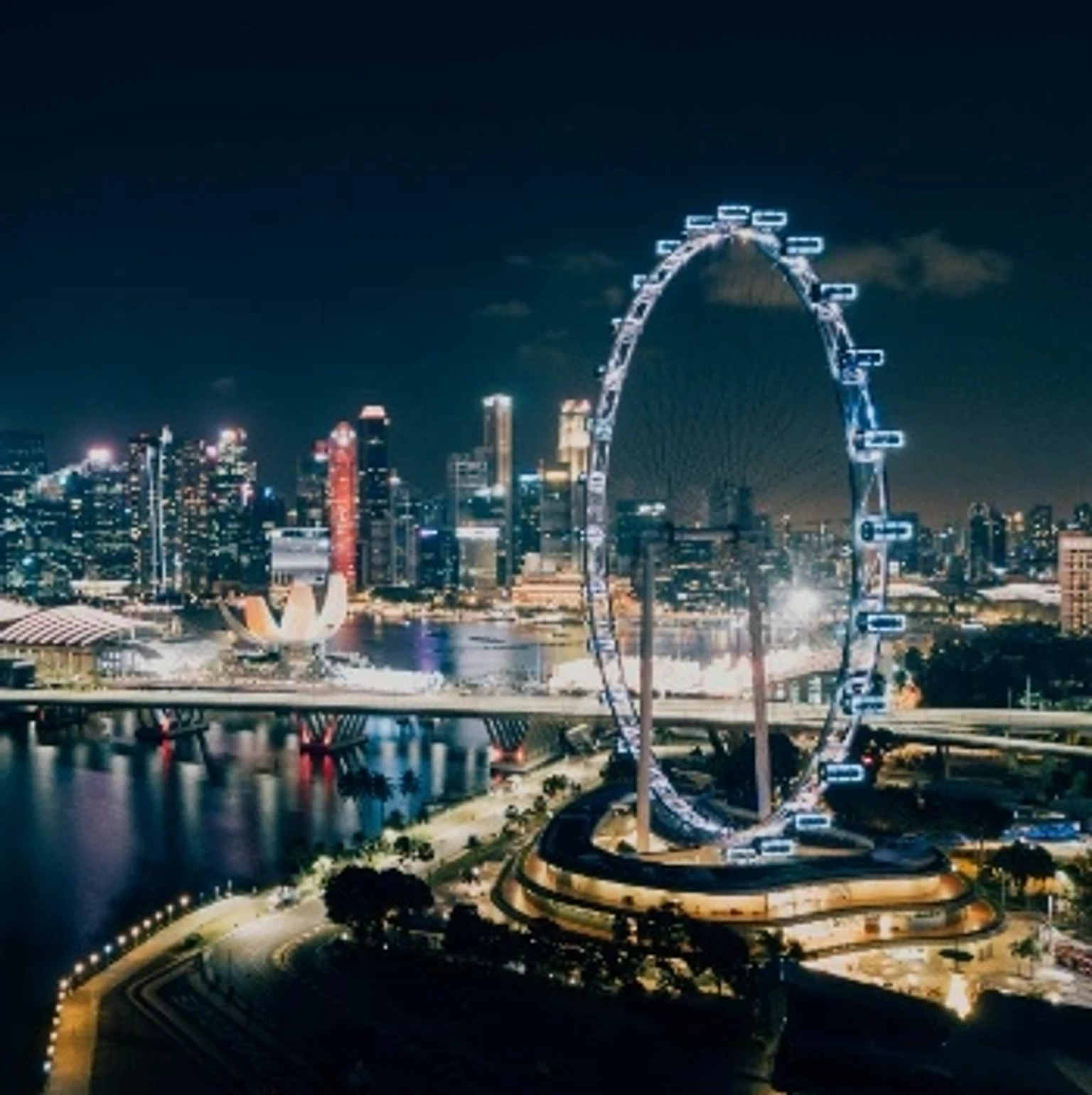 Holiday packages showcasing iconic attractions and experiences in Singapore.