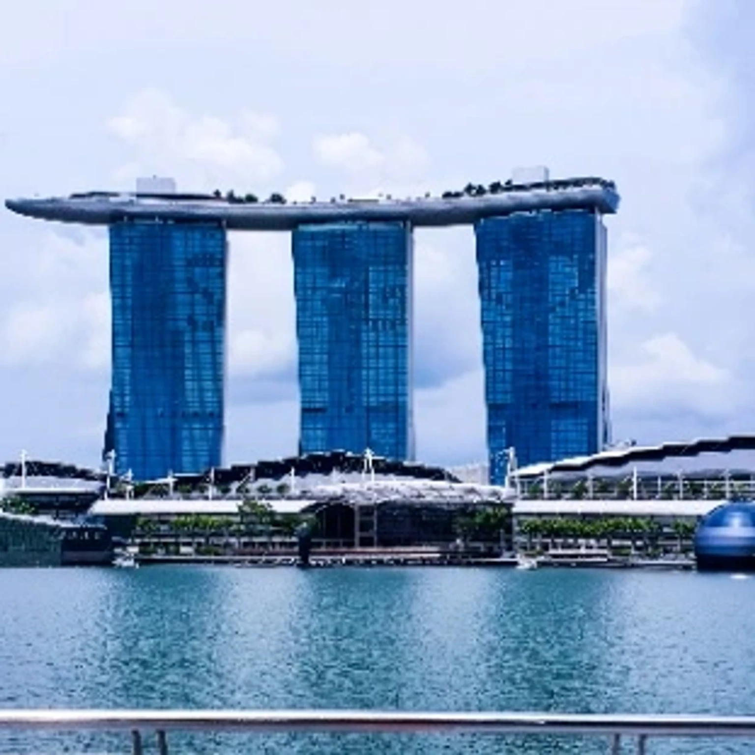 Colorful holiday packages featuring popular attractions and experiences in Singapore.