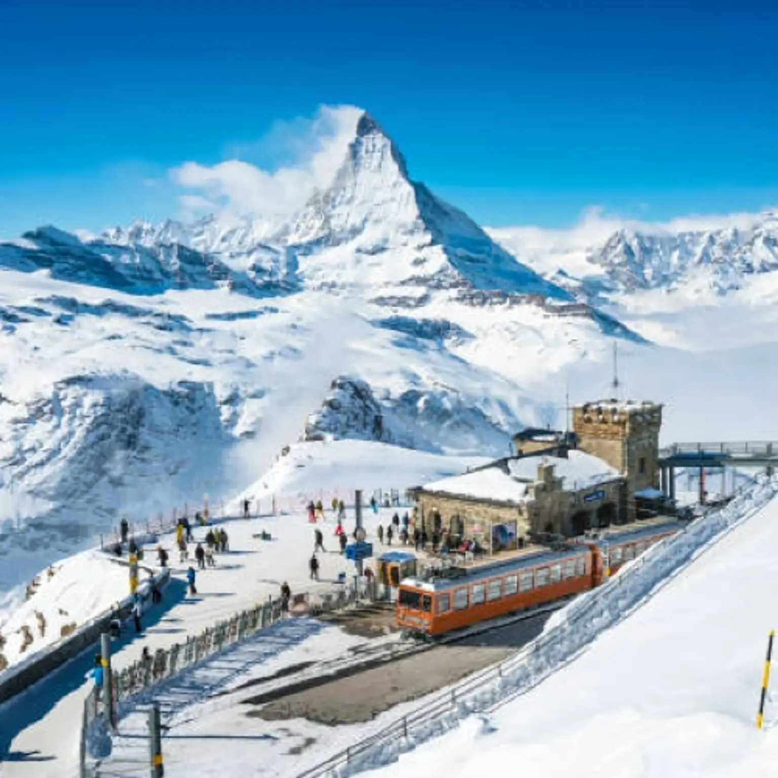 Stunning holiday packages featuring picturesque landscapes and iconic destinations in Switzerland, Europe.