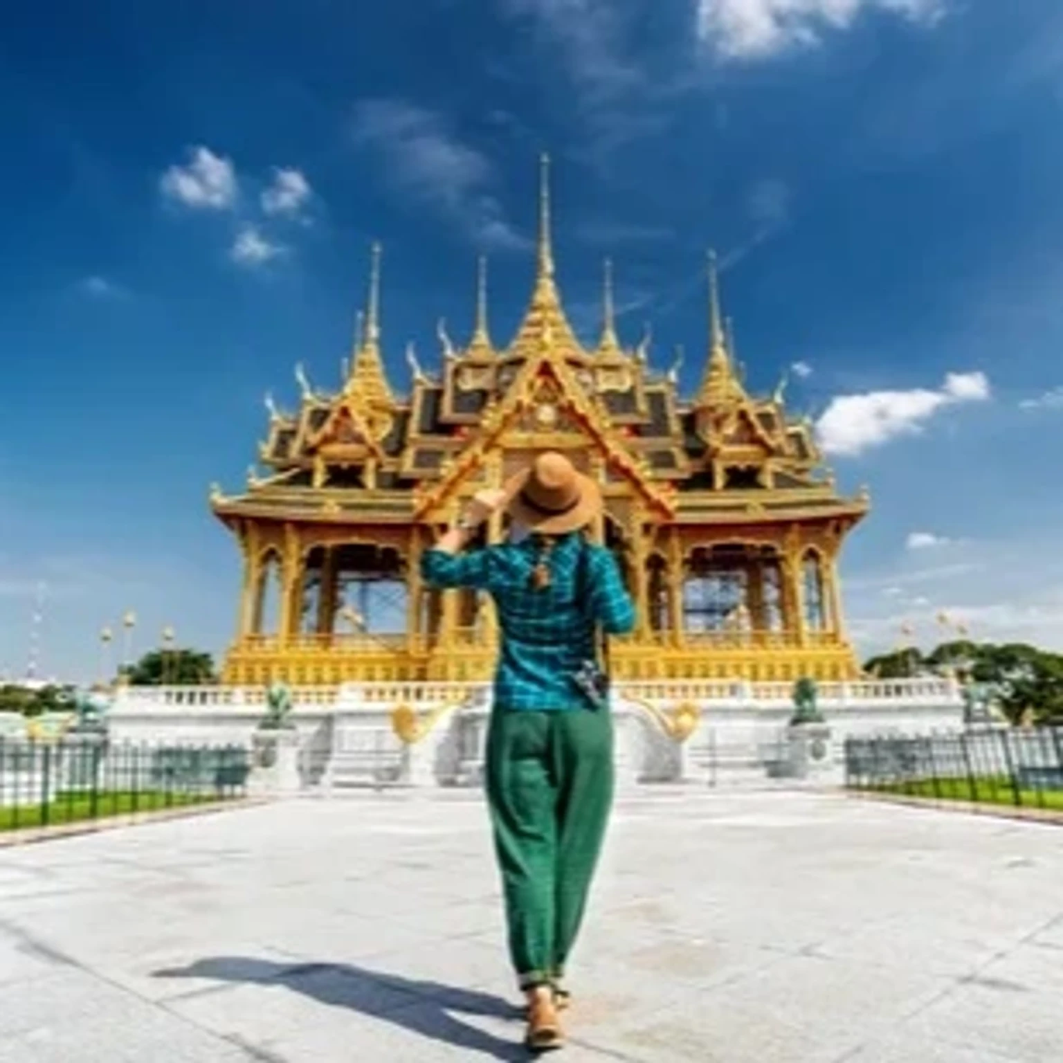Scenic holiday package showcasing vibrant Thai landscapes and cultural experiences in Thailand.