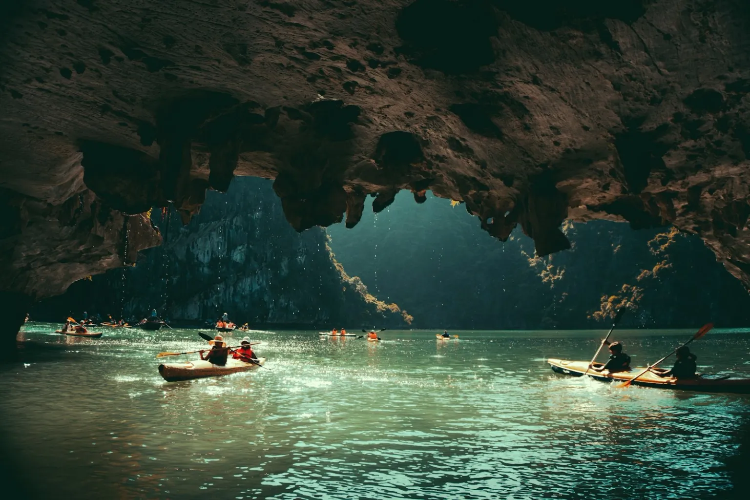 vietnam_caves_ht_package_pages_z944TIu1kZ0.jpg
