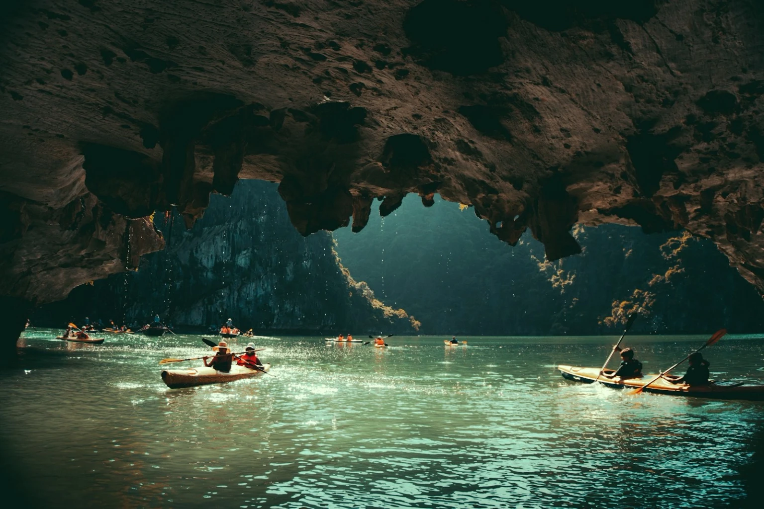 vietnam_caves_ht_package_pages_z944TIu1kZ0.jpg