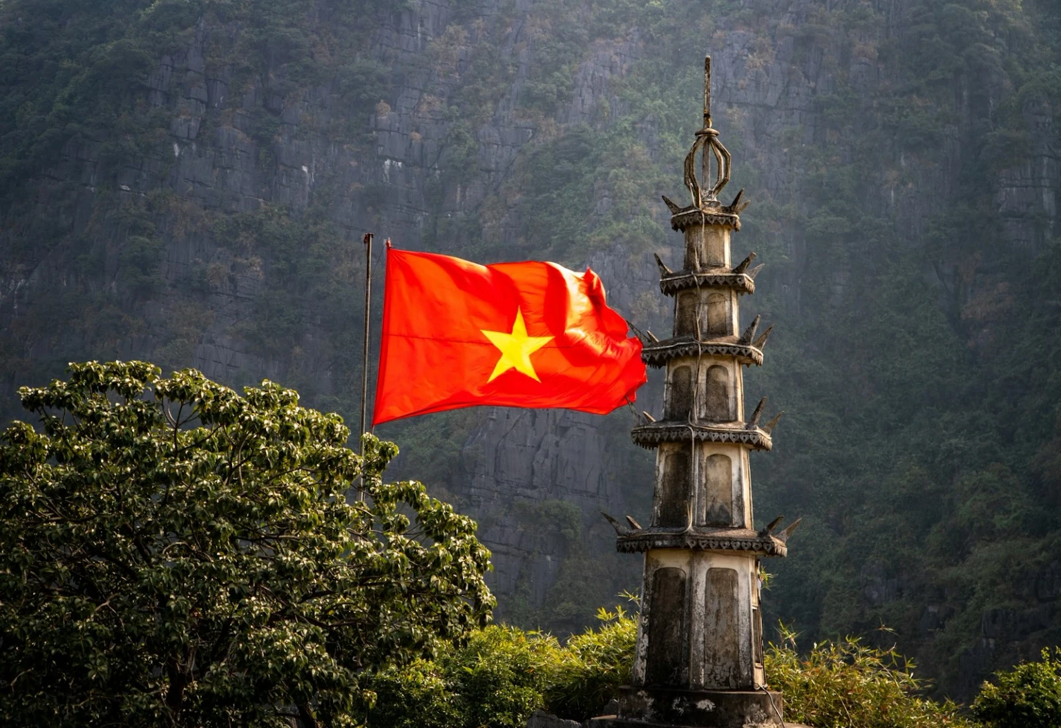 vietnam_pagodas_ht_package_pages_TdLwuWdiyYk.jpg